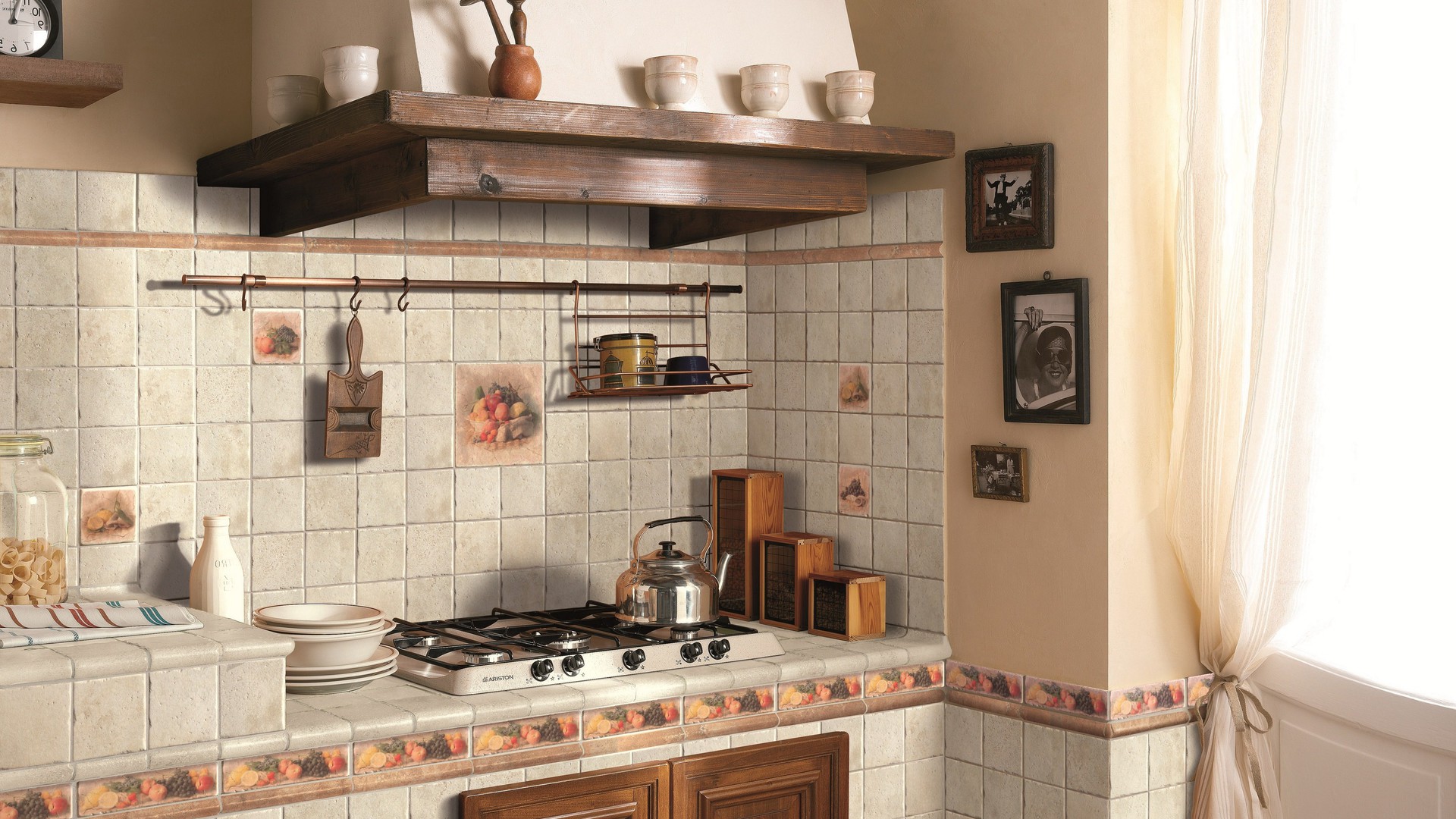 Кухня из плитки дизайн фото